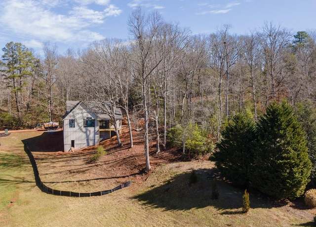 Property at 365 Cottage View Dr, Franklin, NC 28734, 3 beds, 2.5 baths