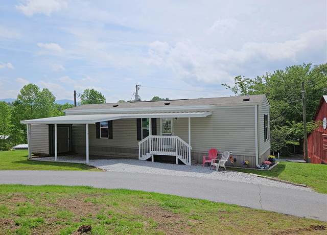 Property at 17 S Front St, Franklin, NC 28734, 2 beds, 1 bath