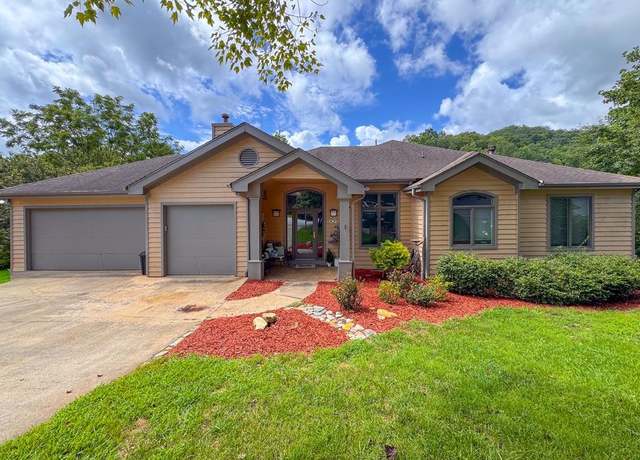Property at 57 Willow Pl, Franklin, NC 28734, 3 beds, 3 baths