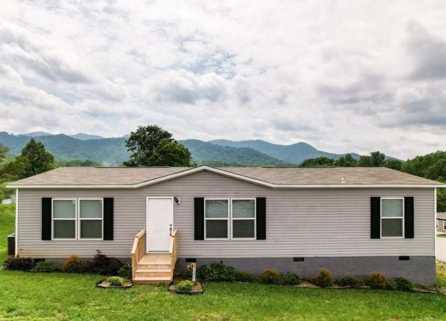 Property at 121 N Gemstone Ave, Franklin, NC 28734, 3 beds, 2 baths