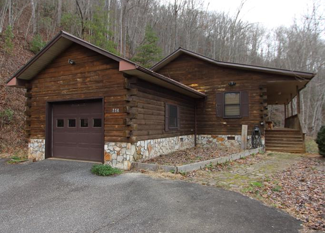 Property at 236 Plainview Rdg, Sylva, NC 28779, 2 beds, 2 baths