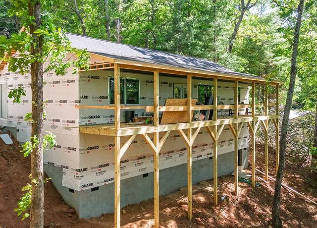 Property at 84 Fox Ridge Cir, Franklin, NC 28734, 3 beds, 2 baths