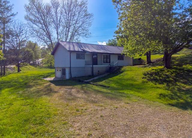 Property at 395 Porter St, Franklin, NC 28734, 3 beds, 2 baths