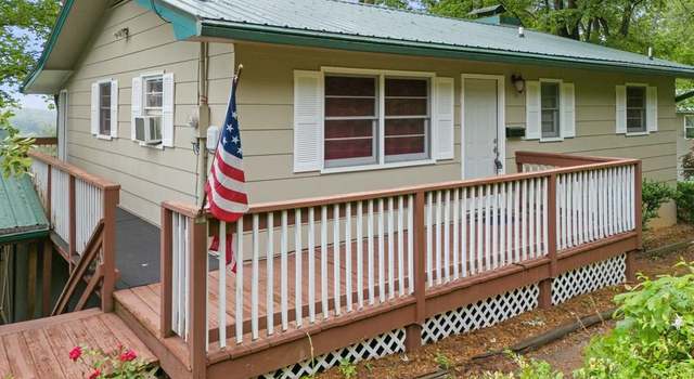 Photo of 445 Town Mountain Dr, Franklin, NC 28734