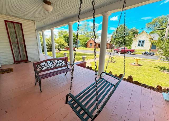 Property at 212 W Reagan St, Palestine, TX 75801, 5 beds, 2.5 baths