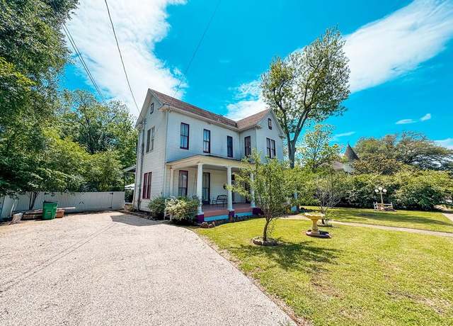 Property at 212 W Reagan St, Palestine, TX 75801, 5 beds, 2.5 baths