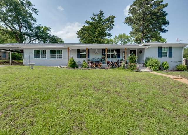 Property at 207 Inwood Dr, Palestine, TX 75801, 4 beds, 3 baths