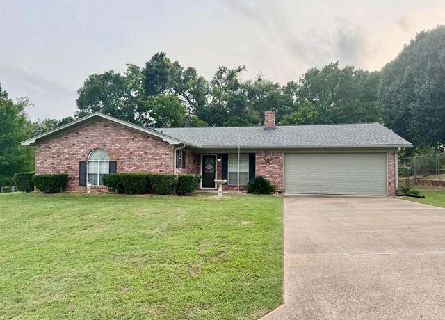 Property at 705 Chancellor Dr, Palestine, TX 75803, 3 beds, 2 baths