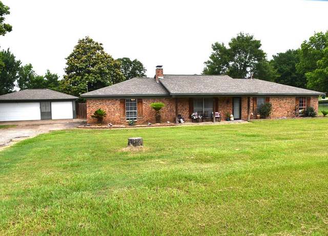 Property at 607 Brookhollow Dr, Palestine, TX 75801, 3 beds, 2 baths