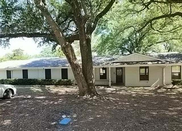 Property at 908 Kelly St, Jacksonville, TX 75766, 4 beds, 5 baths