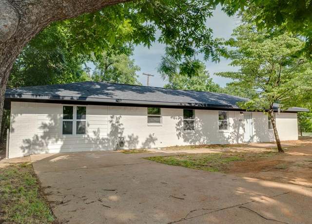 Property at 800 N Tennessee, Palestine, TX 75801, 3 beds, 2 baths