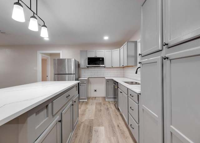 Property at 800 N Tennessee, Palestine, TX 75801, 3 beds, 2 baths