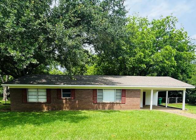 Property at 305 Marion St, Palestine, TX 75801, 2 beds, 1 bath