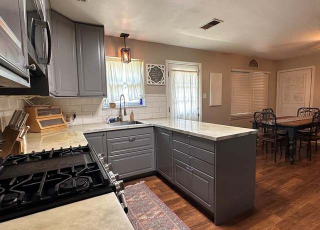 Property at 109 Ridgewood Dr, Palestine, TX 75801, 3 beds, 1 bath