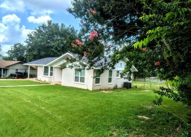 Property at 6 Sandy Ln, Palestine, TX 75801, 3 beds, 2 baths