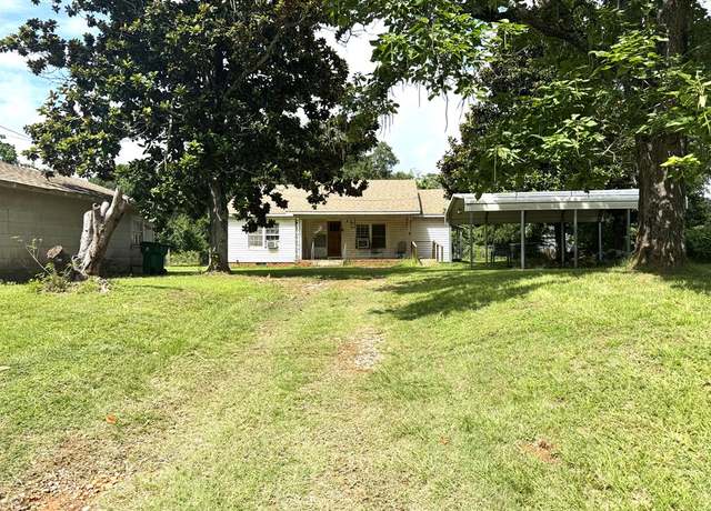 Property at 201 Cedarvale St, Palestine, TX 75801, 3 beds, 1 bath
