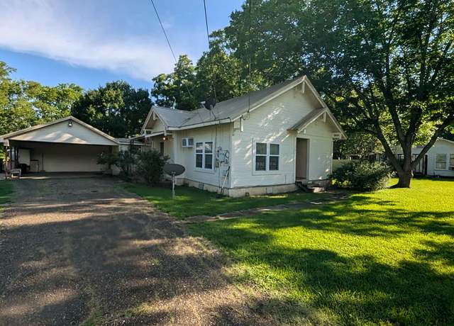 Property at 502 E College Ave, Clarksville, TX 75426, 2 beds, 1 bath