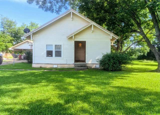Property at 502 E College Ave, Clarksville, TX 75426, 2 beds, 1 bath