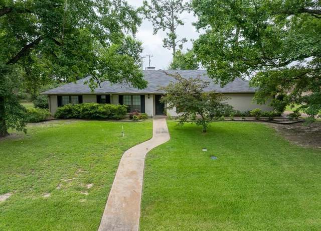 Property at 106 Wesley Dr, Palestine, TX 75801, 4 beds, 3 baths