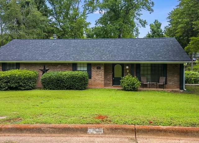 Property at 1409 Rambling Rd, Palestine, TX 75801, 4 beds, 2 baths