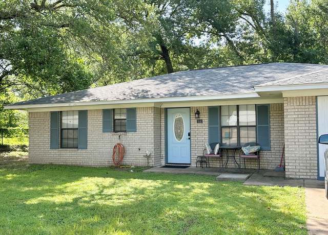 Property at 302 Yorkshire Blvd, Palestine, TX 75803, 4 beds, 2 baths