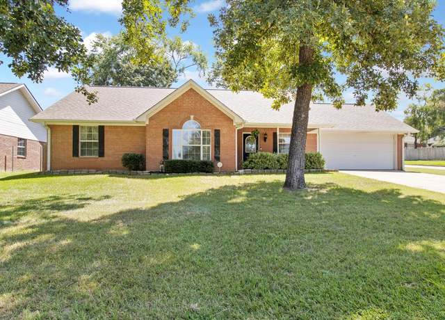Property at 204 Red Oak Ln, Palestine, TX 75801, 3 beds, 2 baths