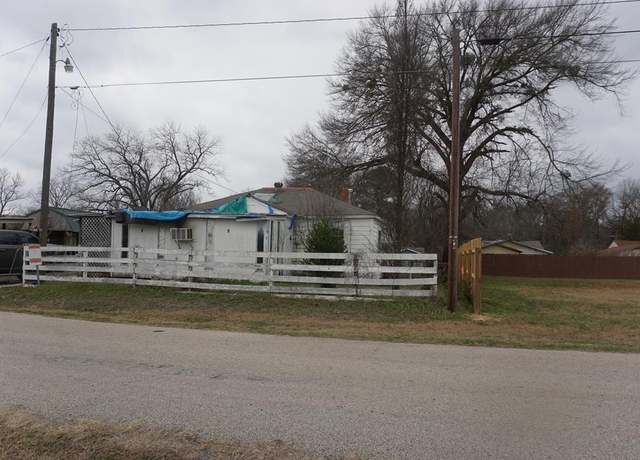 Property at 323 Lowe St, Palestine, TX 75803, 3 beds, 2 baths