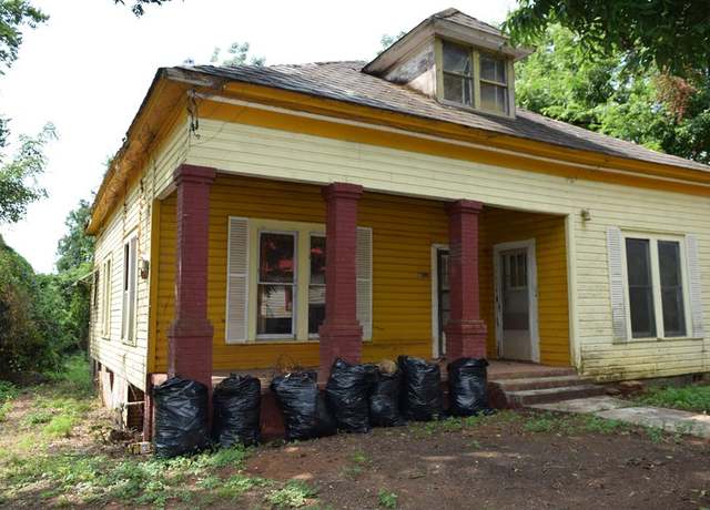 Property at 914 South, Palestine, TX 75801, 4 beds, 1 bath