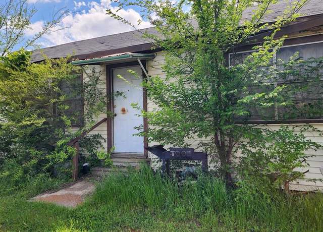 Property at 2715 Crockett Rd, Palestine, TX 75801, 5 beds, 2 baths