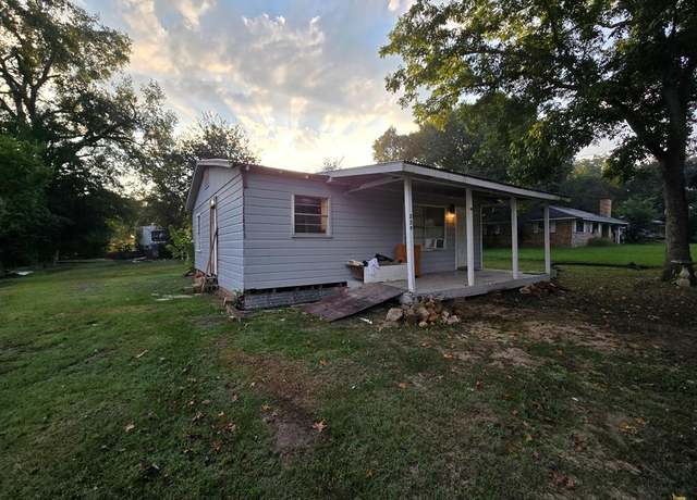 Property at 228 Hawthorne St, Elkhart, TX 75839, 2 beds, 1 bath