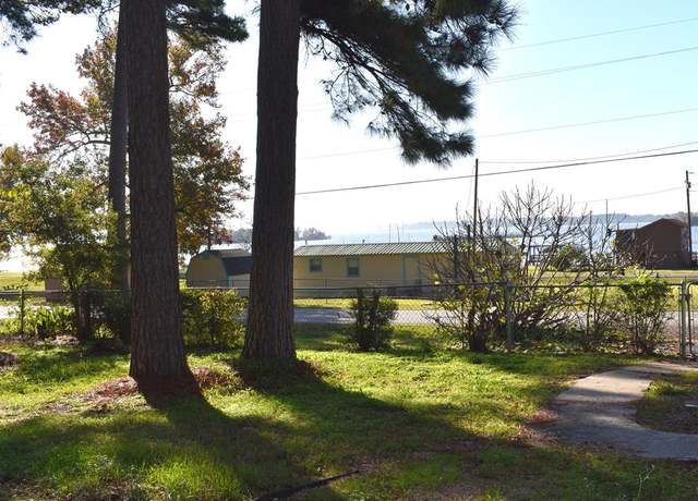 Property at 22077 Sportsman's Dr, Chandler, TX 75758