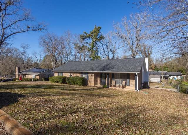 Property at 1409 Rambling Rd, Palestine, TX 75801, 4 beds, 2 baths