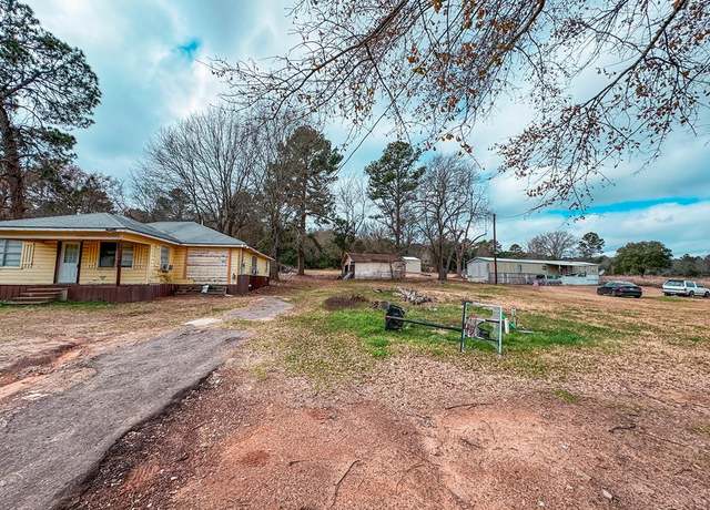 Property at 439 Fm 19, Palestine, TX 75803, 5 beds, 3 baths