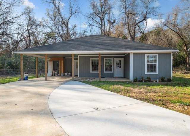 Property at 315 Cedarvale St, Palestine, TX 75801, 3 beds, 2 baths