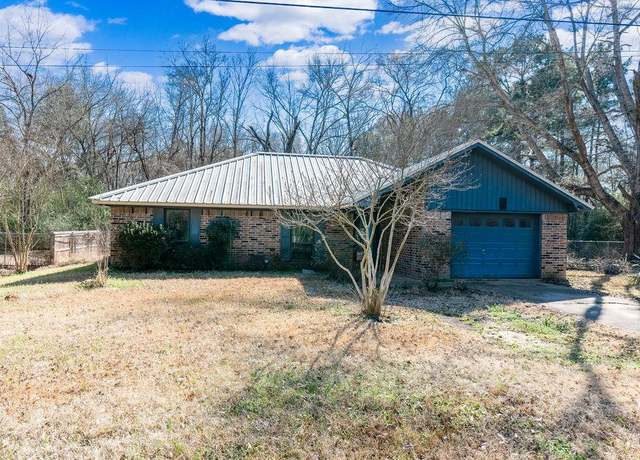 Property at 400 Peach Tree Dr, Palestine, TX 75801, 3 beds, 2 baths