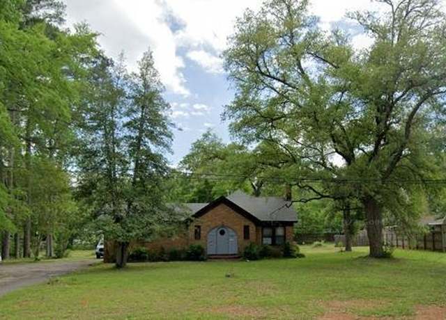 Property at 1402 E Park Ave, Palestine, TX 75801, 3 beds, 2 baths