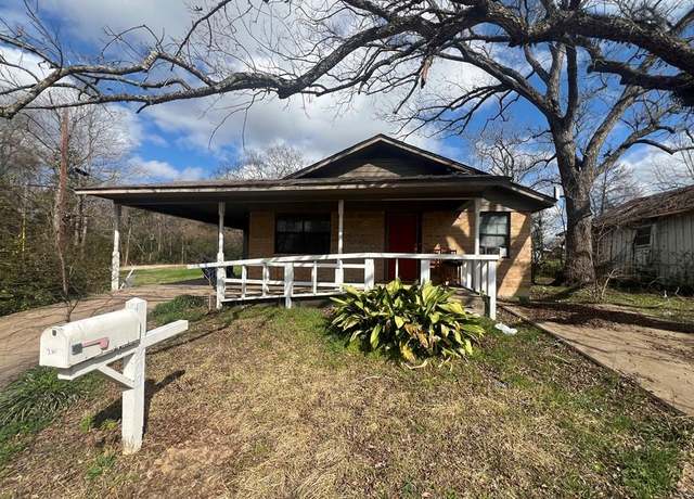 Property at 210 Ash St, Crockett, TX 75835, 3 beds, 1.5 baths