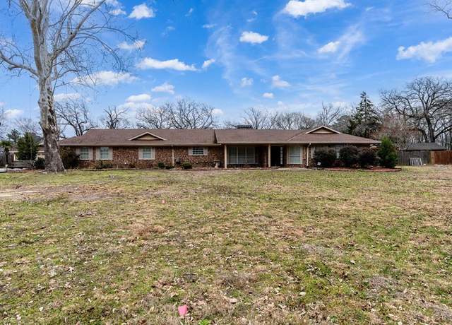 Property at 104 Woodridge Rd, Palestine, TX 75801, 3 beds, 4 baths