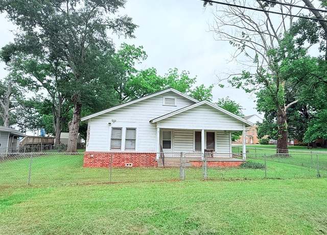 Property at 107 Lewis St, Elkhart, TX 75839, 3 beds, 1.5 baths