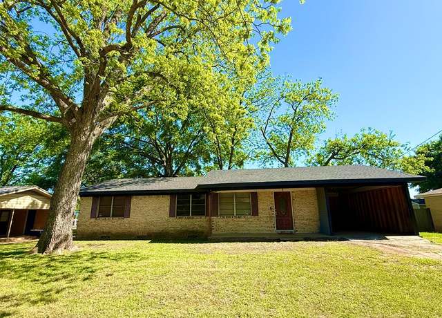 Property at 104 Bellview Dr, Palestine, TX 75803, 3 beds, 1 bath