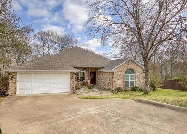 Property at 112 Elmwood Ct, Palestine, TX 75801, 4 beds, 3 baths