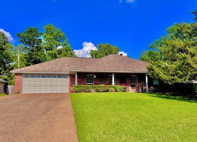 Property at 106 Oakwood Ct, Palestine, TX 75801, 3 beds, 2 baths