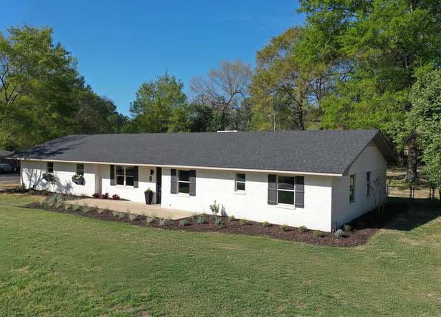 Property at 515 Range Rd, Palestine, TX 75801, 3 beds, 2.5 baths