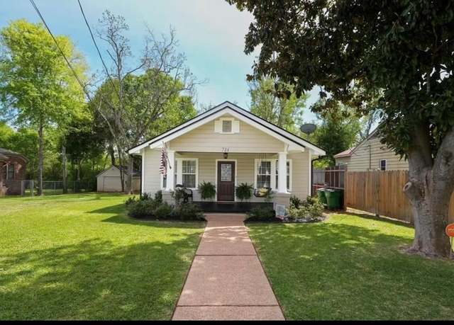 Property at 714 E Neches St, Palestine, TX 75801, 4 beds, 2 baths
