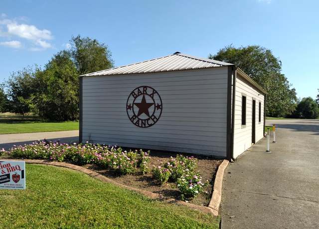 Property at 614 Chuckwagon Trl, Angleton, TX 77515