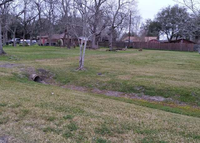 Property at 1715 Ave D, Danbury, TX 77534