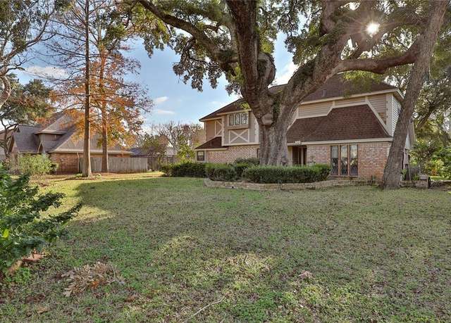 Property at 205 Huckleberry Dr, Lake Jackson, TX 77566, 4 beds, 2.5 baths