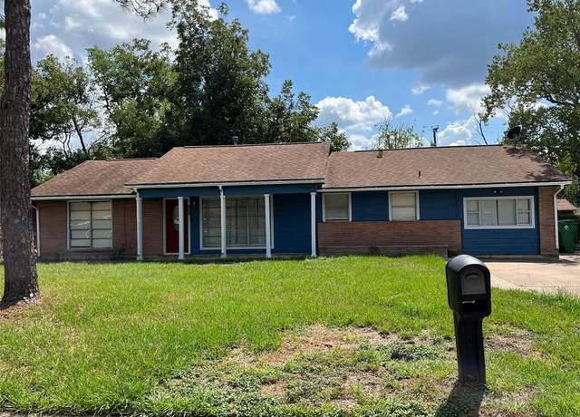 Property at 605 Holly St, Angleton, TX 77515, 4 beds, 1 bath