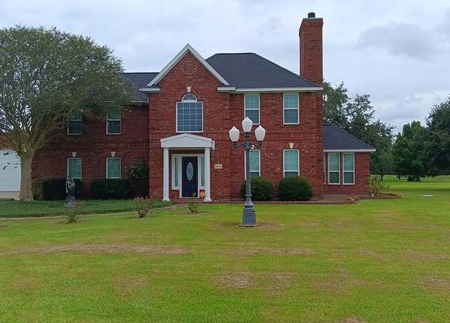 Property at 5625 C/r 45, Angleton, TX 77515, 3 beds, 2.5 baths