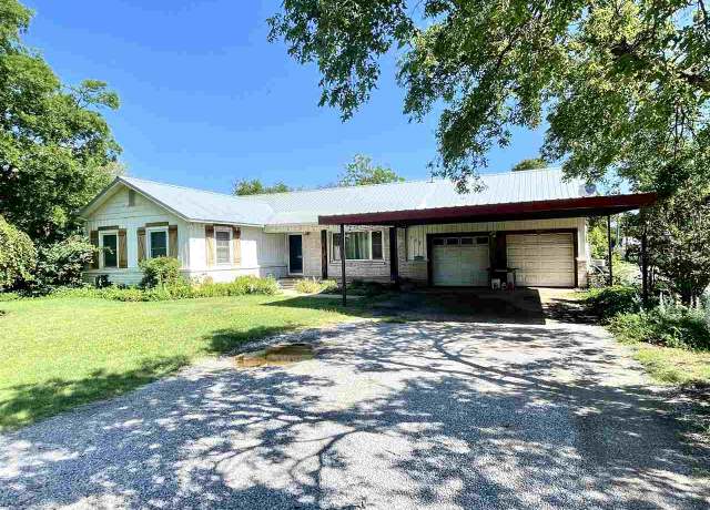 Property at 707 E Grand Ave, Frederick, OK 73542, 3 beds, 2 baths